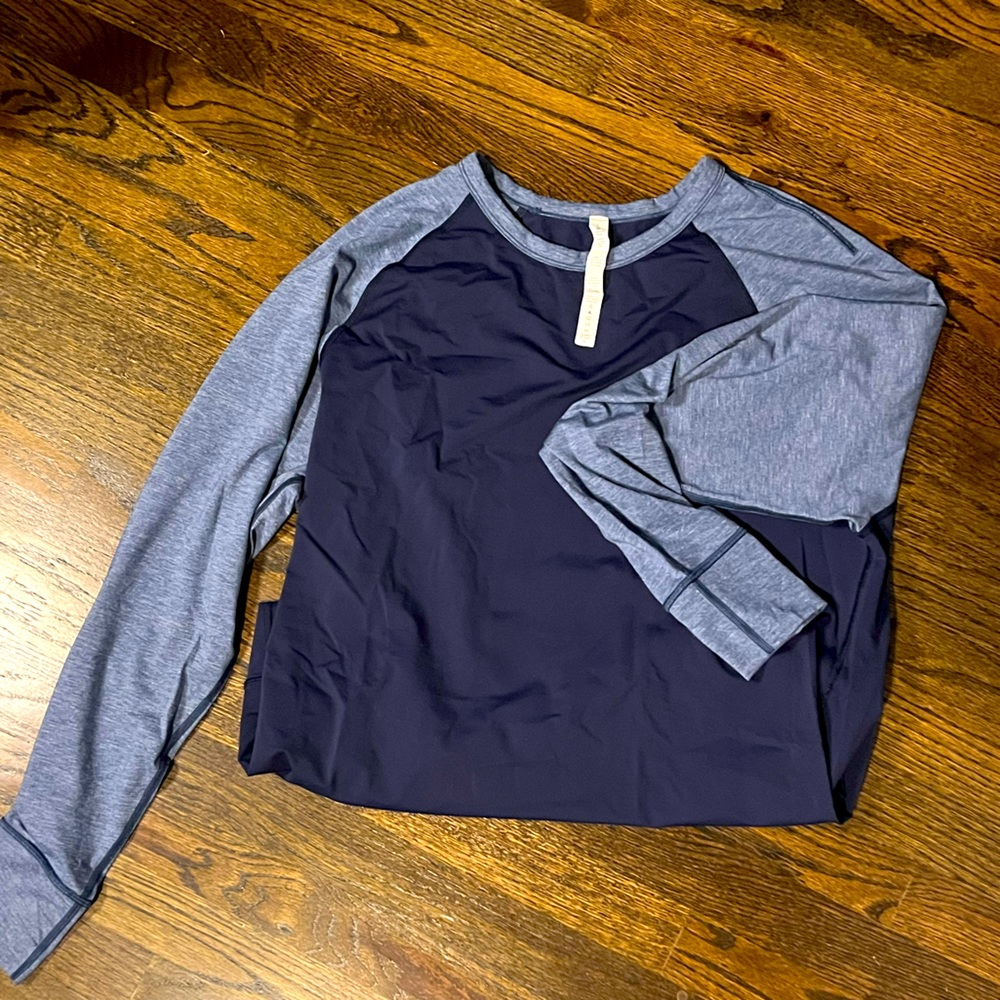 Men’s LULULEMON long sleeve 2 tone Blue and Navy workout shirt